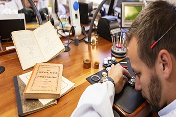 太原百达翡丽手表官方售后洗油